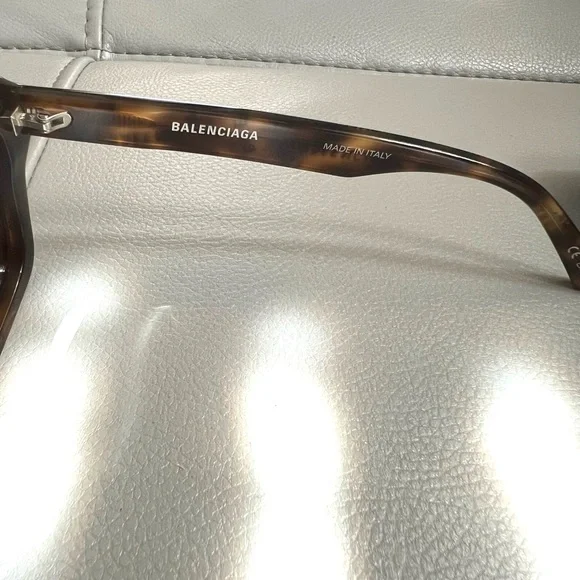 Balenciaga Brown Tortoise Sunglasses with Black Case - Picture 4 of 6